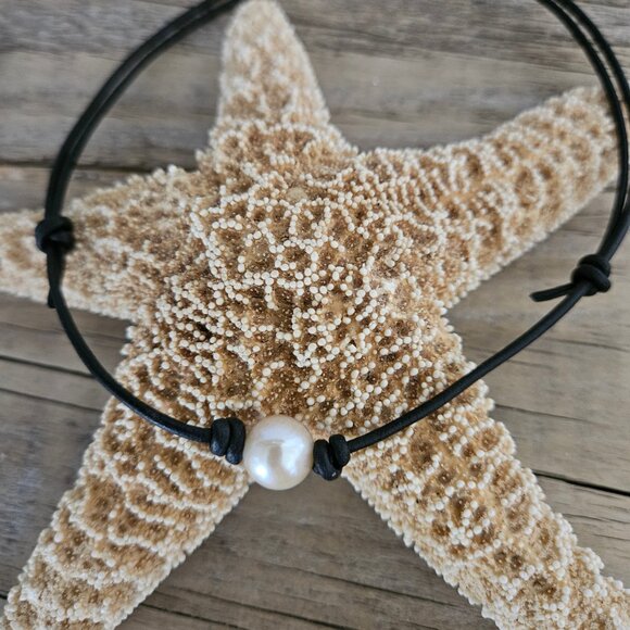 Hand Crafted Peach color Freshwater Leather Pearl adjustable Choker Necklace - Picture 3 of 7